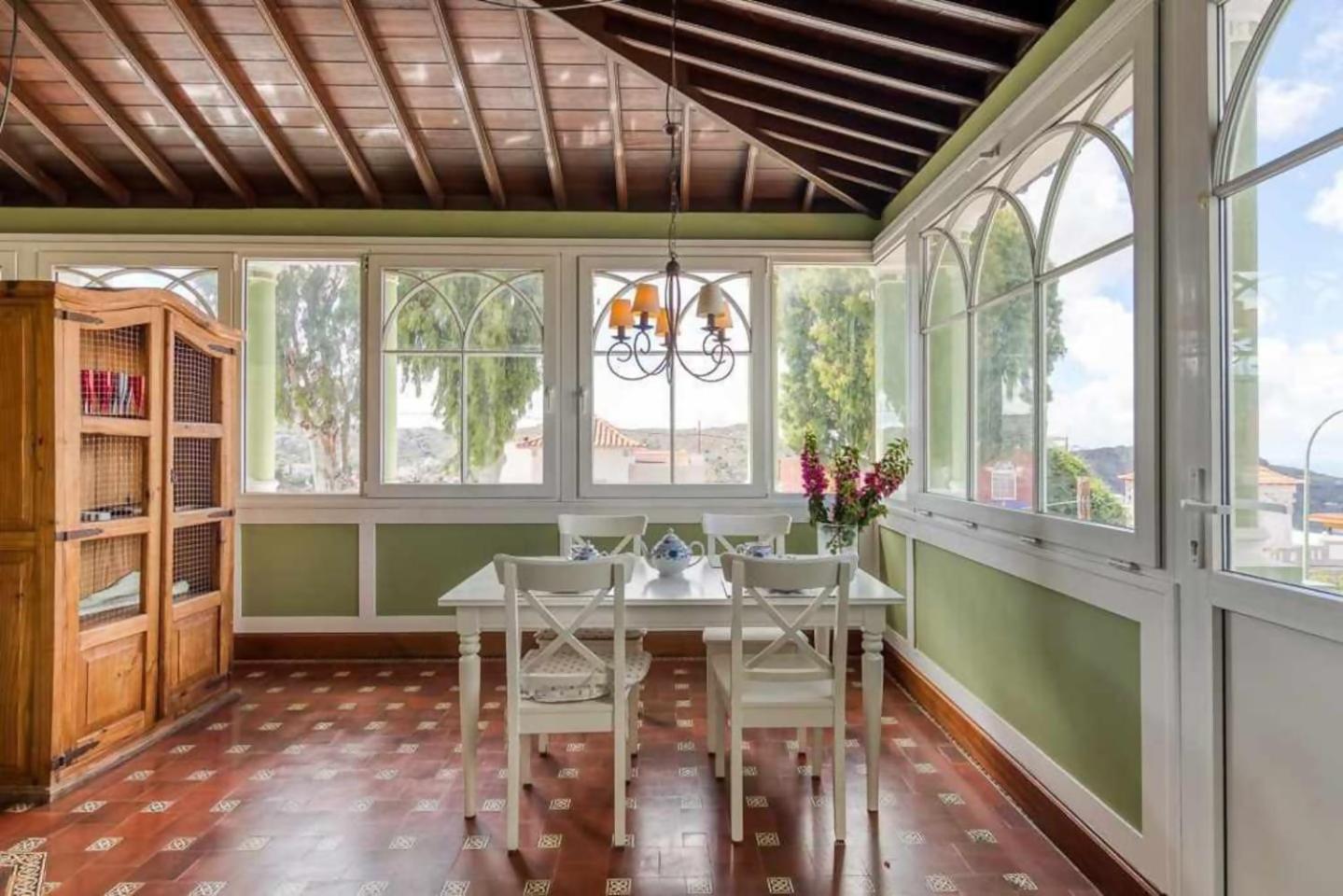 Amplia Villa De Lujo Con Piscina Climatizada Las Palmas de Gran Canaria Ngoại thất bức ảnh